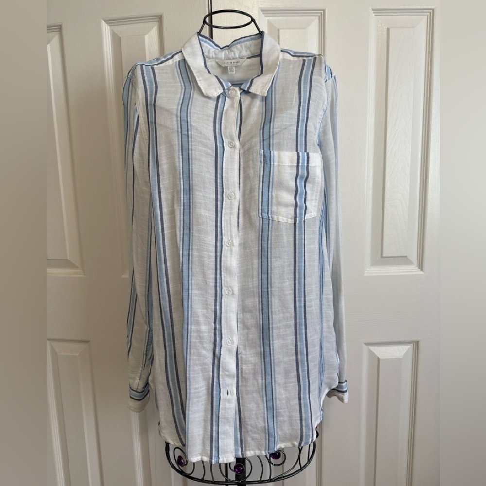 Lucky Brand White Button-Down Shirt with Blue Stripes. 100% cotton. M